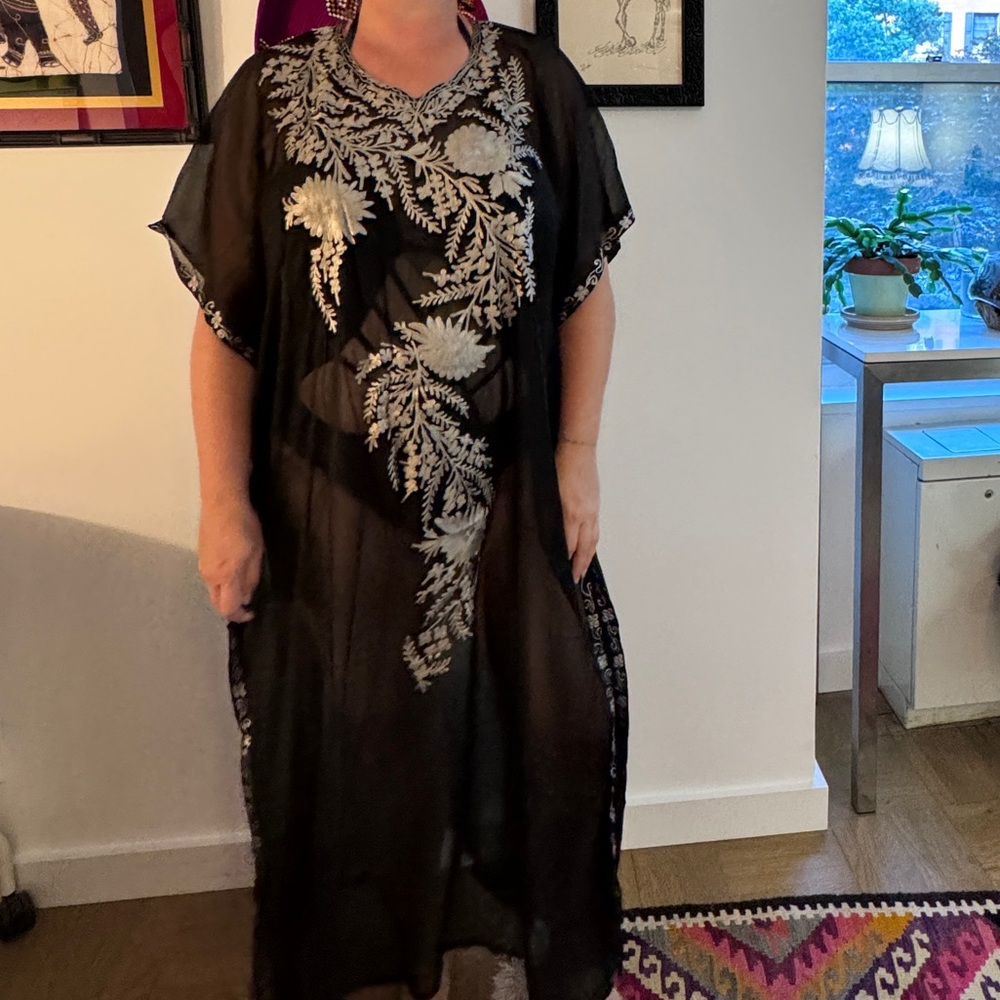 Elegant Black and White Kaftan/coverup